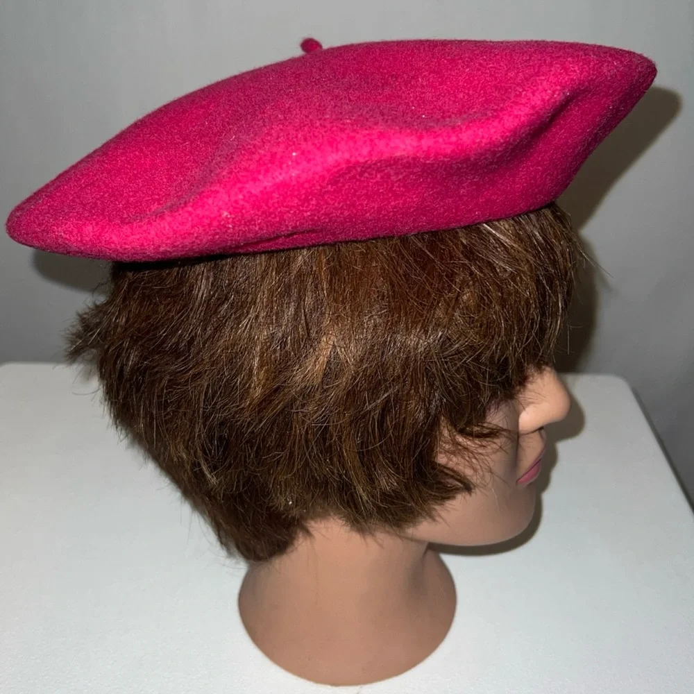 Kangol Beret Hat Cap Womans One Size Pink Modelaine100% wool Designed GP Casual